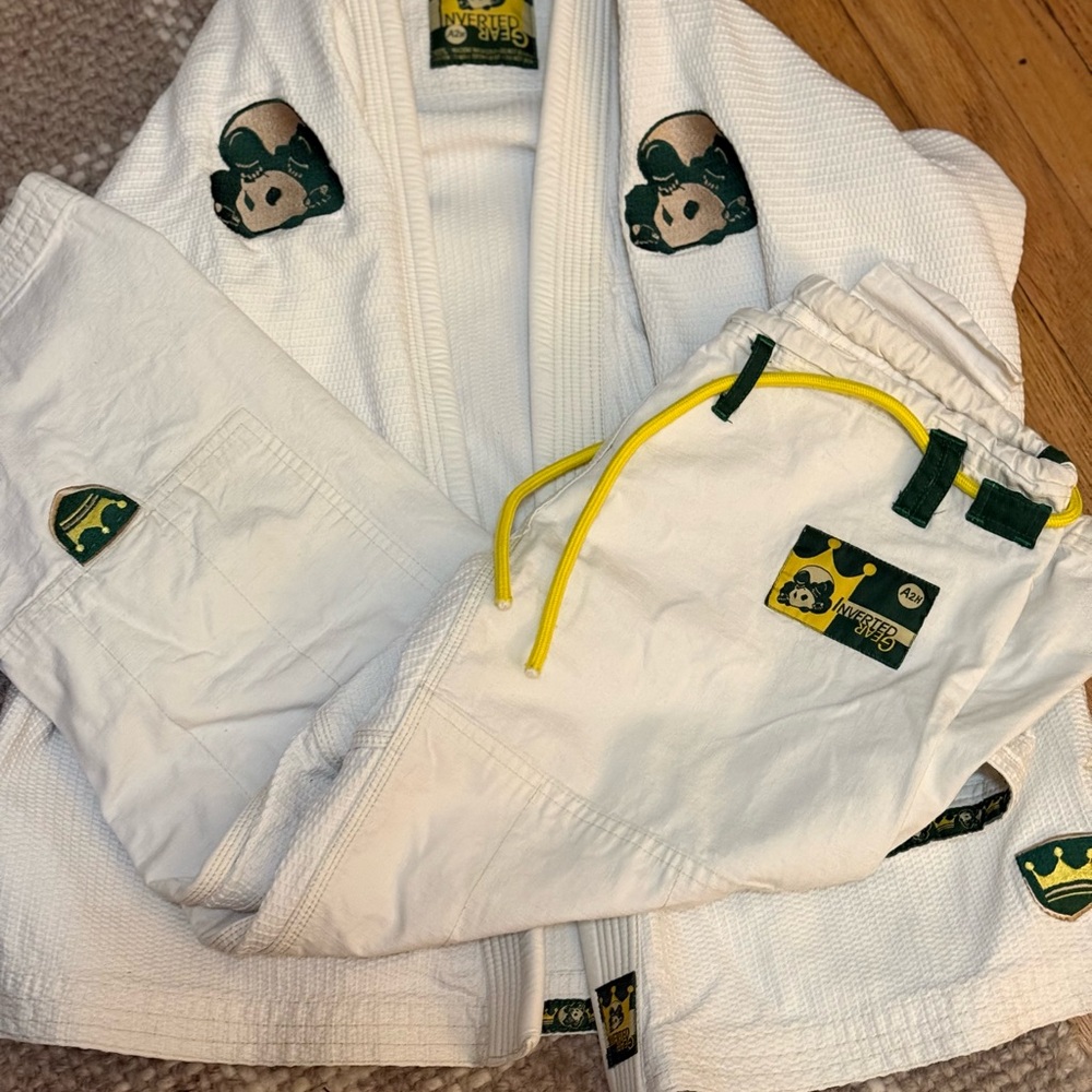White Inverted Gear Jiu Jitsu Gi A2H - only worn a few times